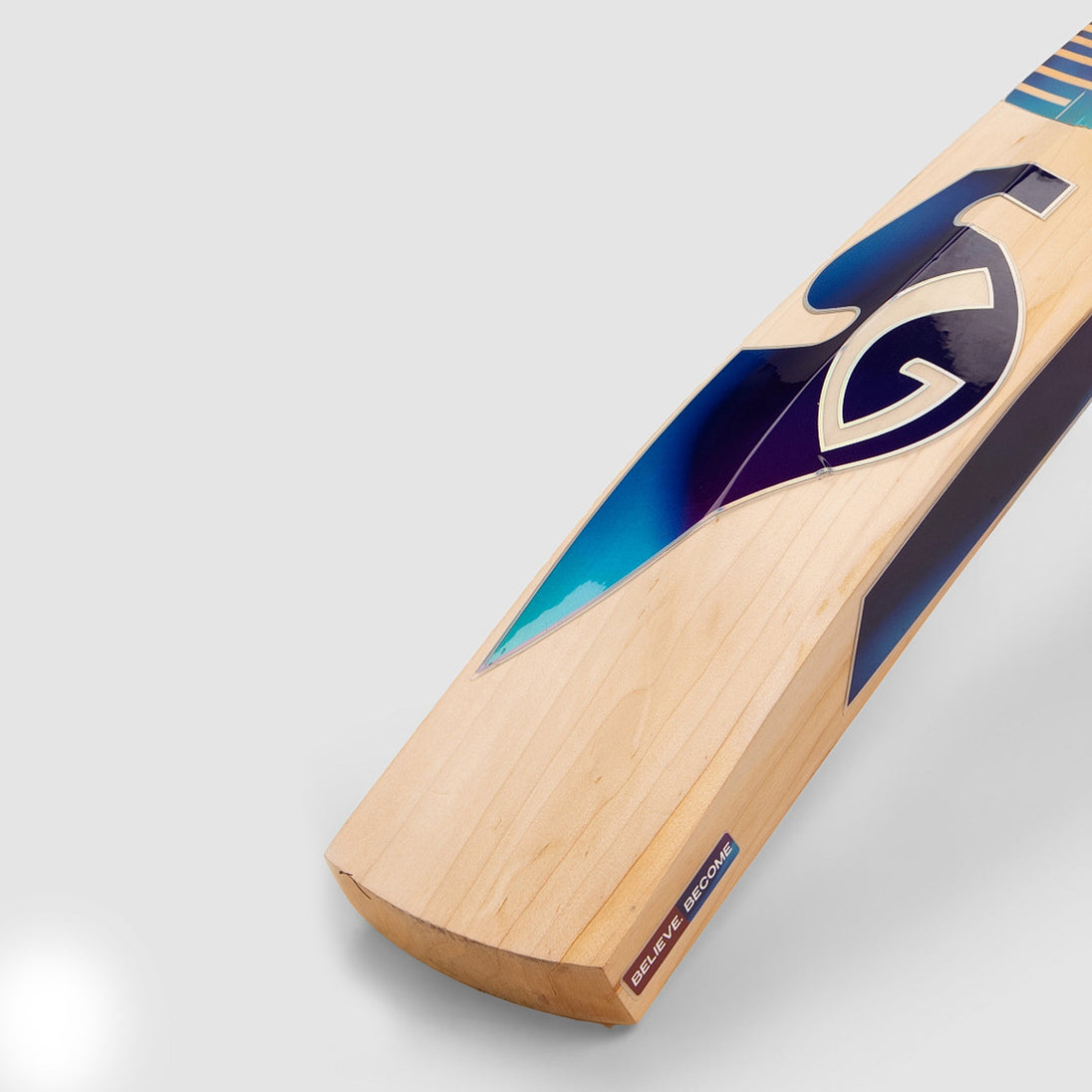 SG Skipper Xtreme English Willow Cricket Bat, handle close-up